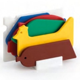 Planche de découpe en PEHD, forme originale et matériau conforme aux normes HACCP.