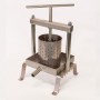 Petit pressoir inox robuste de 4 litres fabriqué en France. Pressoir manuel polyvalent pour des fruits ou des légumes