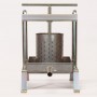 Petit pressoir inox robuste de 4 litres fabriqué en France. Pressoir manuel polyvalent pour des fruits ou des légumes