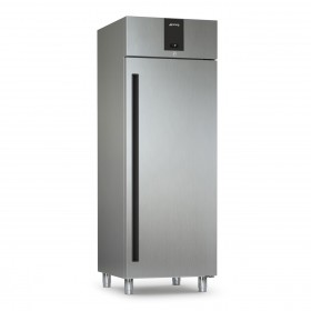 Congélateur professionnel 700 litres SMEG, inox sur pieds, 1 porte pleine, parois et niveaux emboutis, de -18°C à -22°C.