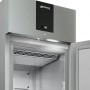 Frigo professionnel 700 litres SMEG, modèle inox sur roulettes, 1 porte pleine, niveaux intérieurs réglables, de -2°C à +8°C.