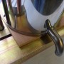 Pour préserver votre pressoir usage après usage, il convient de placer une planchette entre le socle et la maie