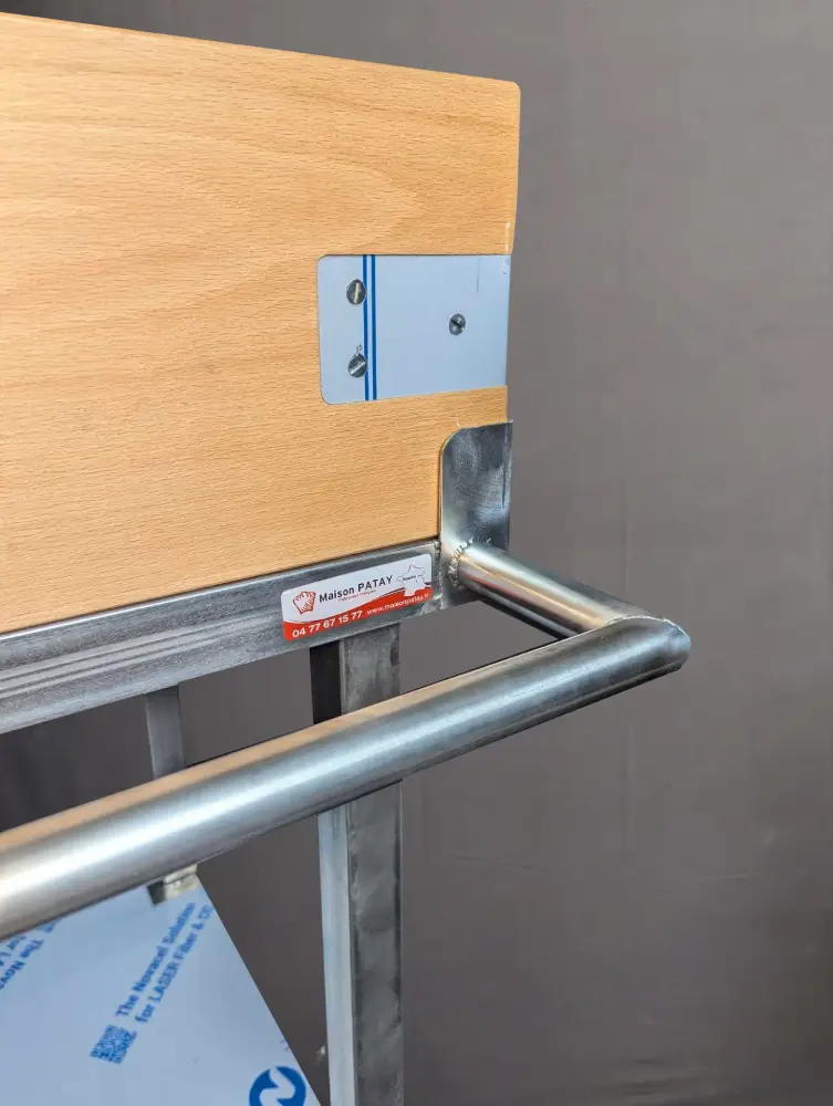 Commandez votre billot de boucher chez Maison Patay. Votre billot de cuisine sera fabriqué en France. Une table à découper de qualité en bois de charme.