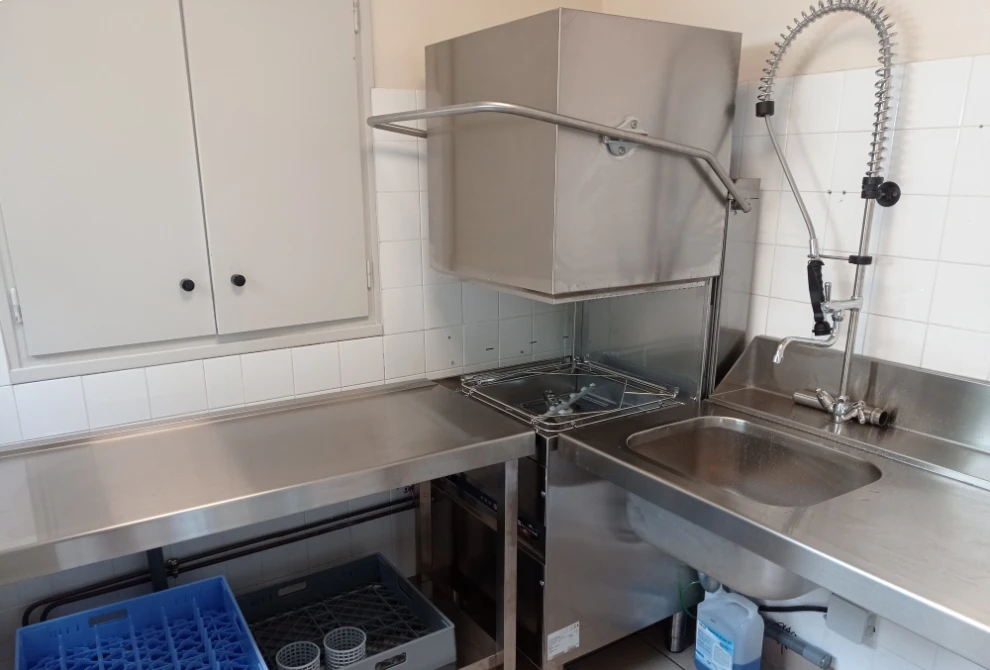 Maison Patay vous aide à trouver votre lave vaisselle professionnel à capot et dispose d'une équipe qualifiée pour réparation lave vaisselle professionnel.