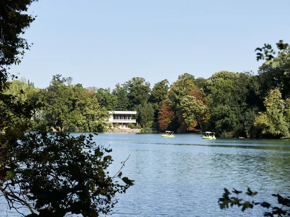 Maison Patay participe à l'équipement du restaurant antigaspi La Fabuleuse Cantine au Chalet du Parc de Lyon avec du reconditionné.