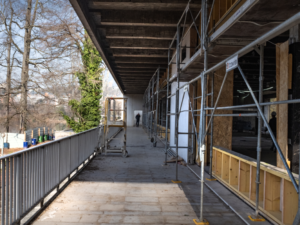 Pour son implantation au Chalet du Parc à Lyon, La Fabuleuse Cantine fait confiance à Maison Patay et REcuisine pour sa cuisine.