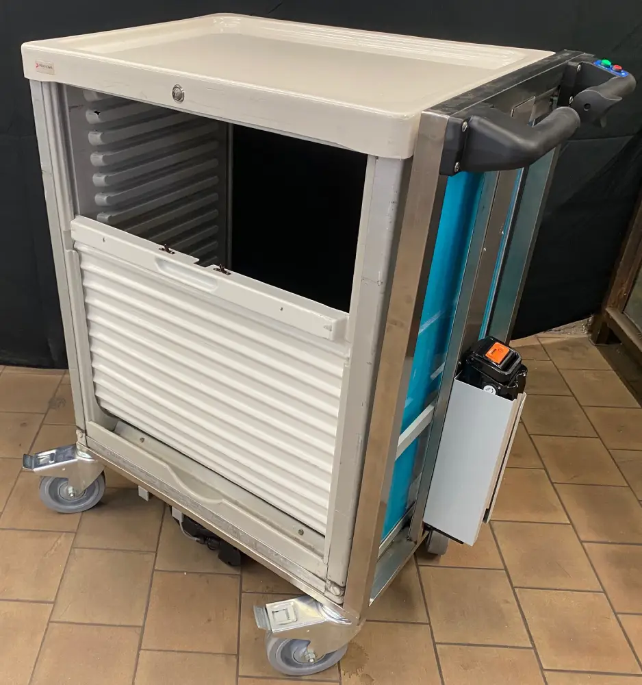 Maison Patay fabrique votre chariot de manutention sur mesure, installe une roue motorisée pour chariot, adapte un chariot sur mesure au transport de repas...