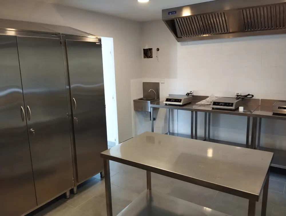 Pour votre mobilier de cuisine professionnel, faites appel à un fabricant mobilier inox. L'atelier Maison Patay conjugue conseils avisés et qualité française.