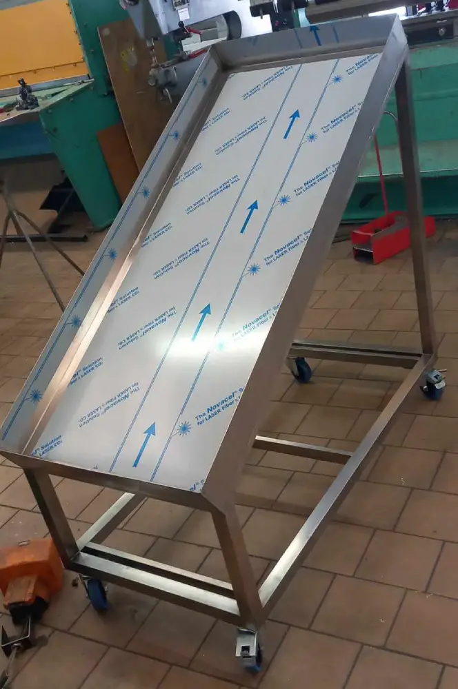 Maison Patay - Table spécifique en pente