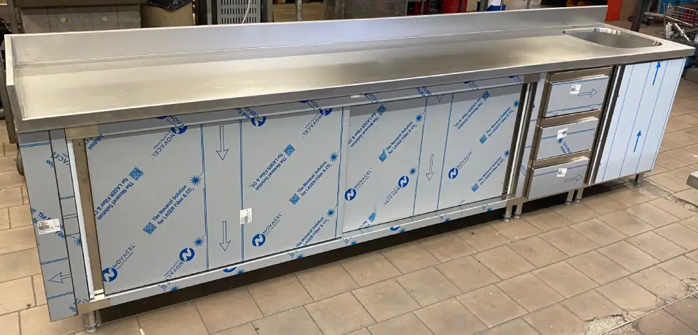 Meuble inox sur-mesure - vue complète