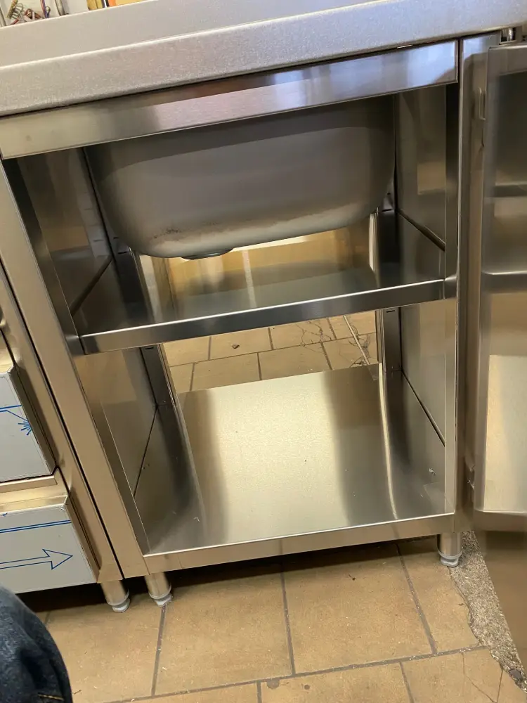 Meuble inox - Dessous 3
