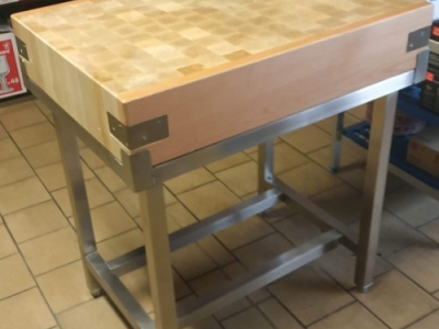 Table billot bois avec piétement en inox