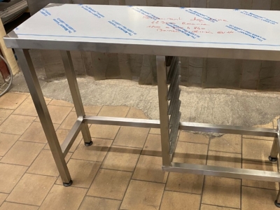 Table inox sur-mesure avec jeu de glissières sur un côté